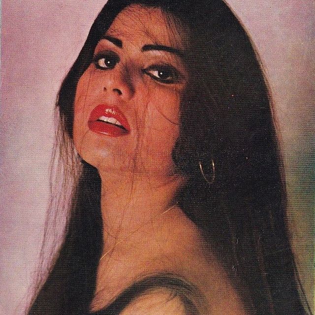 Beautiful Indian Actress Sulakshana Pandit HD Photos Navel Queens
