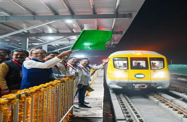 इंदौर मेट्रो का ट्रायल, यात्रा के बाद मुख्यमंत्री बोले, खिलखिला रहा है इंदौर