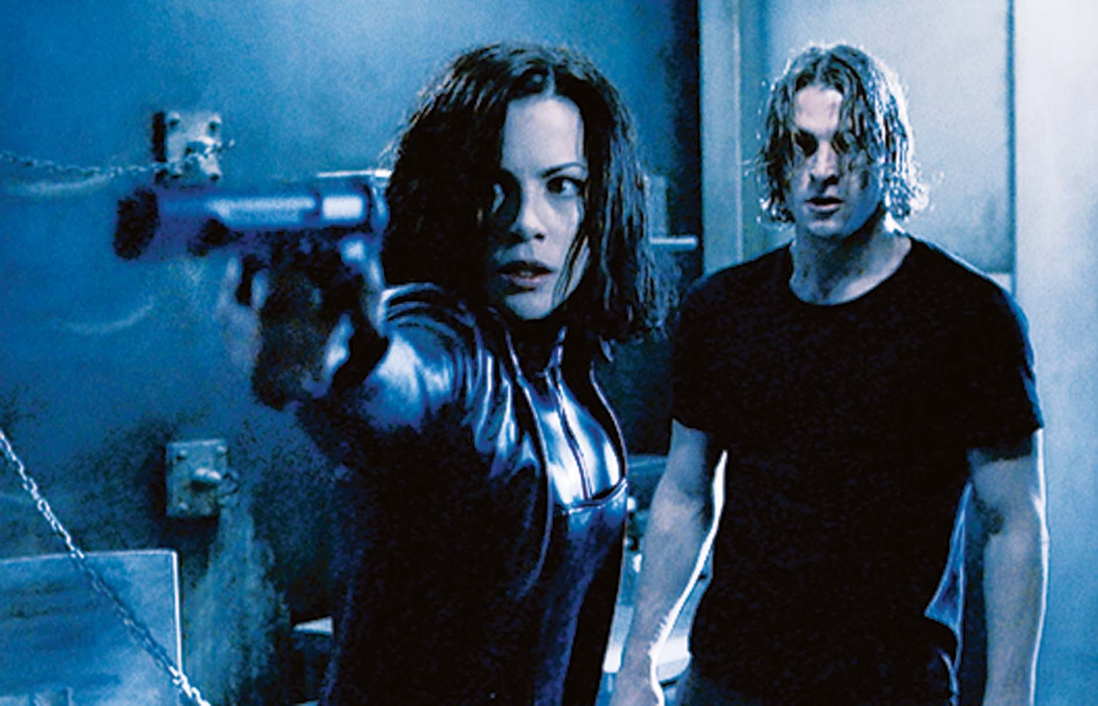 Underworld (2003): A Dark and Thrilling Battle Between Vampires and Lycans