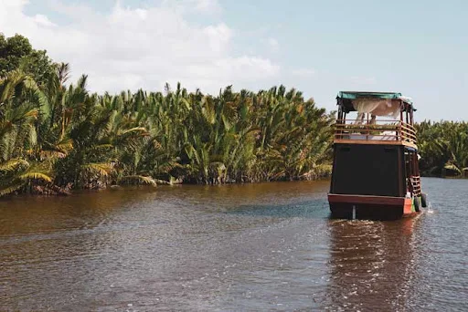 Perahu Klotok Sungai Sekonyer