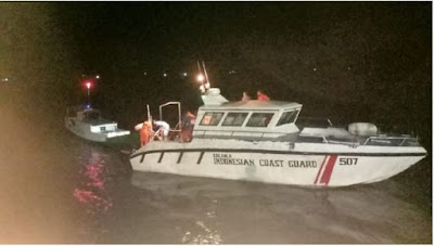 Sebuah boats dievakuasi diduga mati mesin di perairan tual maluku