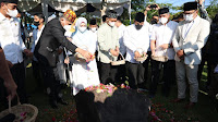 17 Tahun Tsunami Aceh, Gubernur Aceh dan Jawa Barat Ziarah Kuburan Massal Ulee Lheue