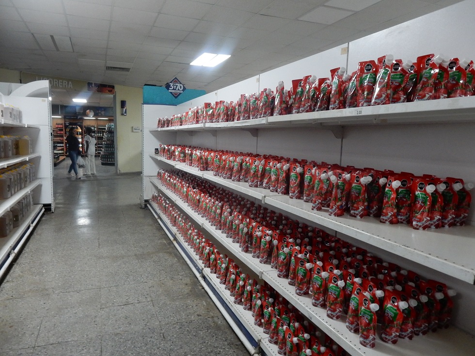 CUBA LA HAVANE - CONFITURE AUX FRAISES DANS UN SUPERMERCADO