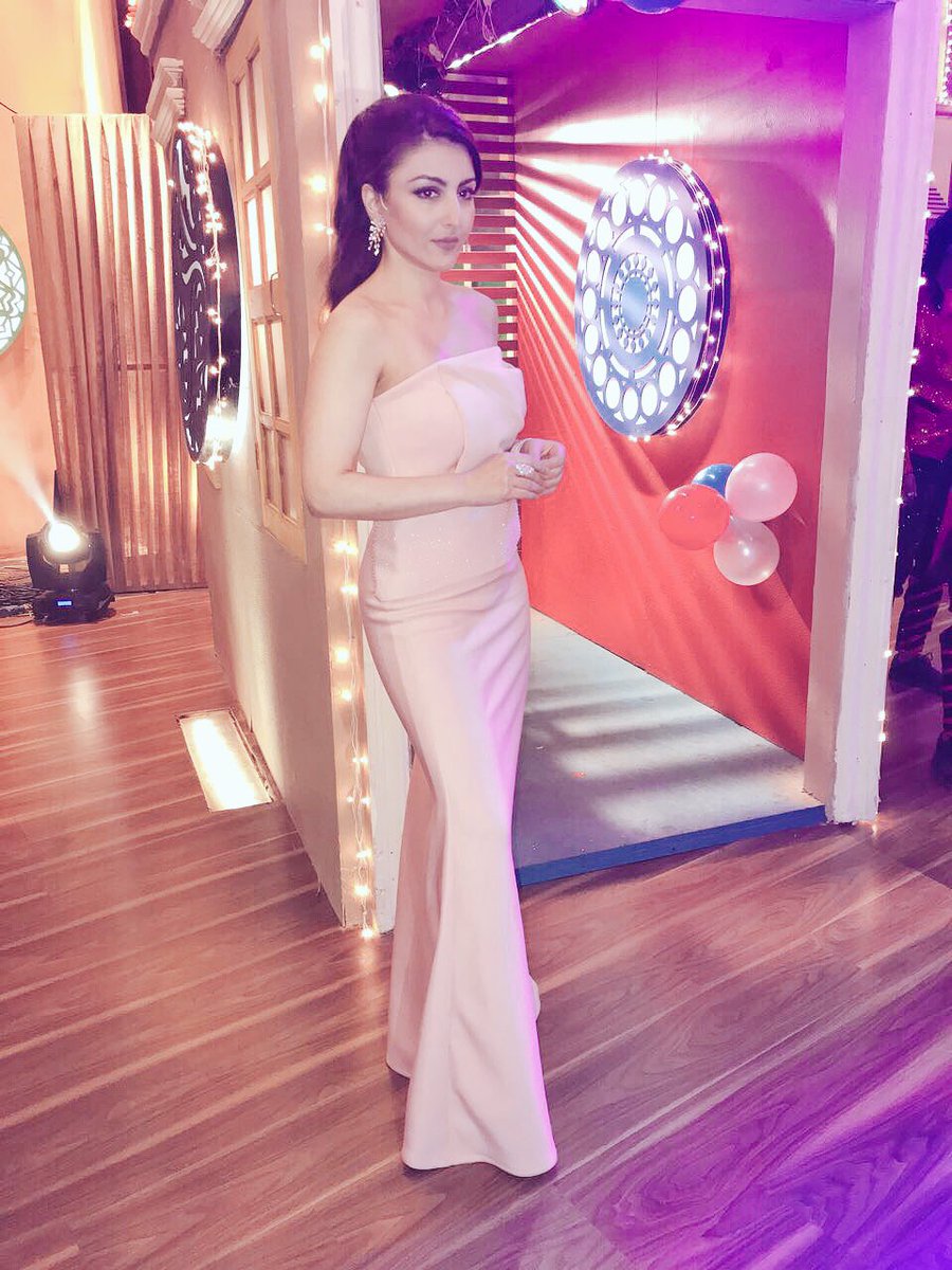 Most Beautiful Actress Soha Ali Khan Hot Sexy Bikini Images Navel Queens