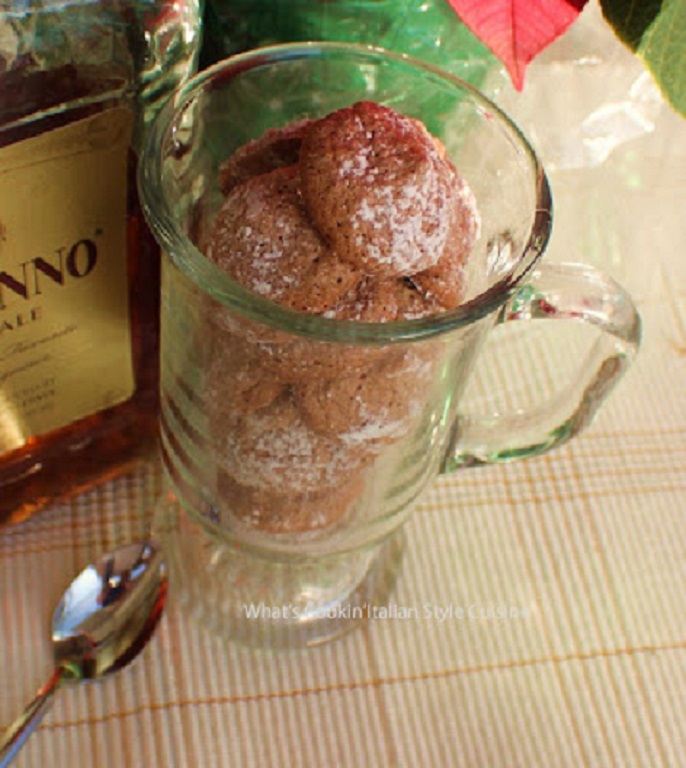 amaretti Italian cookies in a cup