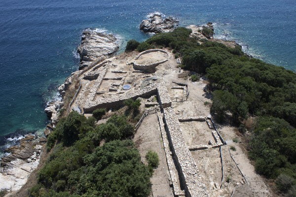 Χαλκιδική: Ο τάφος - ηρώο του του Αριστοτέλη στα αρχαία Στάγειρα... ανακαινίστηκε