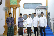 Pemda Aceh Tamiang Membantu 33 Juta Kepada Ketua BKM Masjid Istiqomah Kampung Tumpuk Tengah