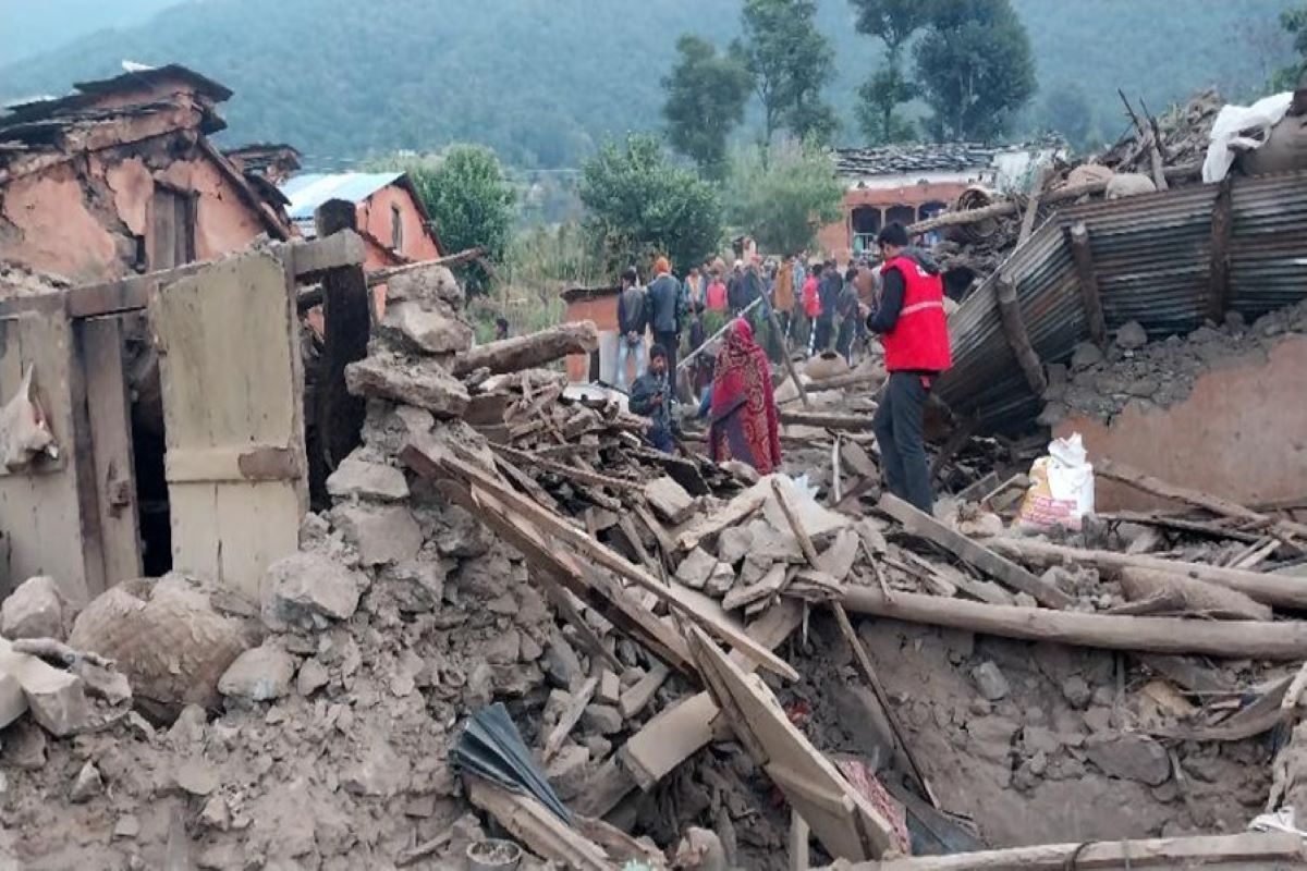 Earthquake in Nepal: -भूकंप से नेपाल में भारी तबाही, अब तक 157 लोगों की मौत, बढ़ सकती है मरने वालों की संख्या.