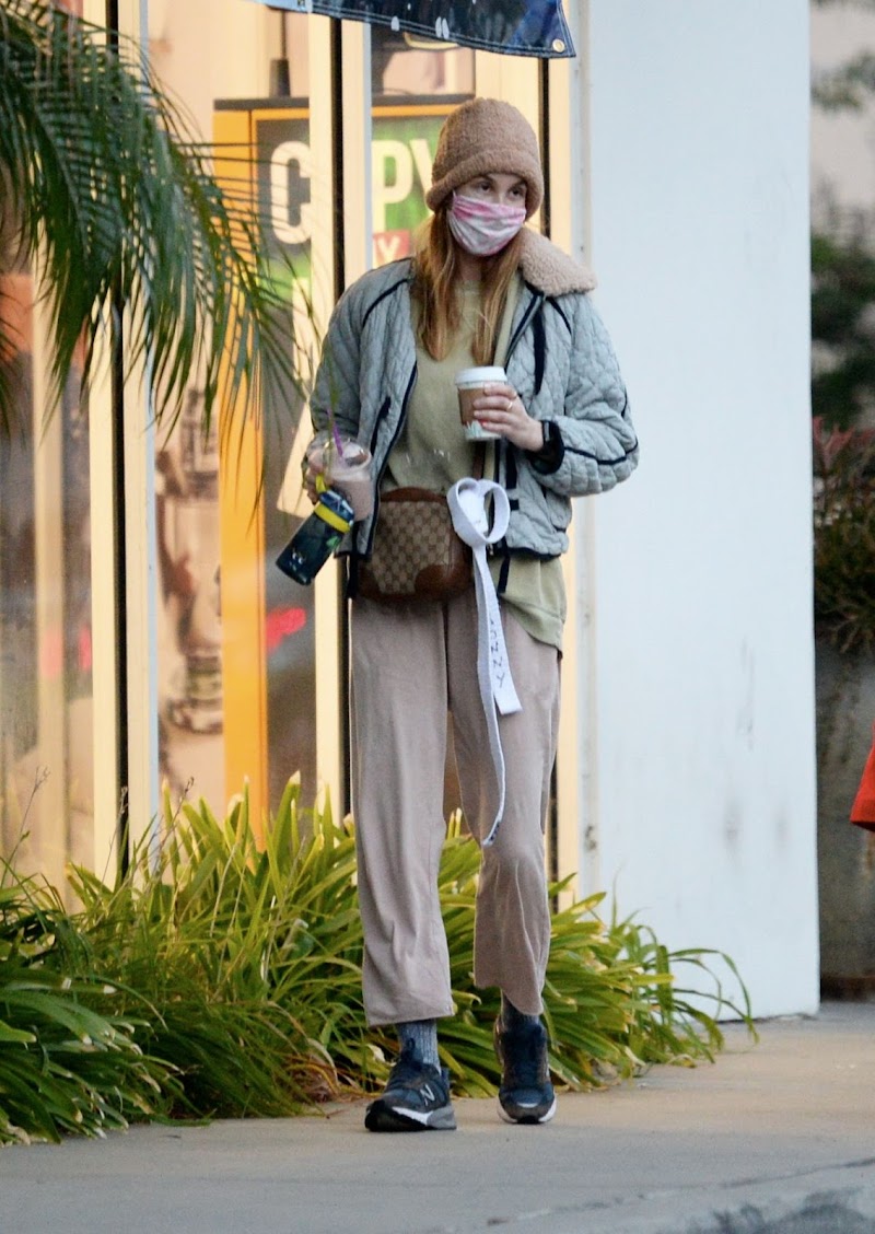 Whitney Port out for Coffee in Los Angeles 19 Nov-2021
