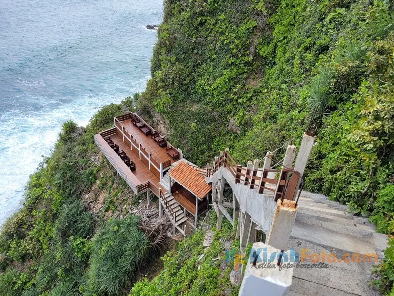 Puncak Segoro, Menikmati Senja yang Eksotis di Tepi Pantai Gunung Kidul