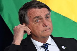 Bolsonaro é  réu por incitação ao crime divulgar dados falsos sobre máscaras e vacina da Covid