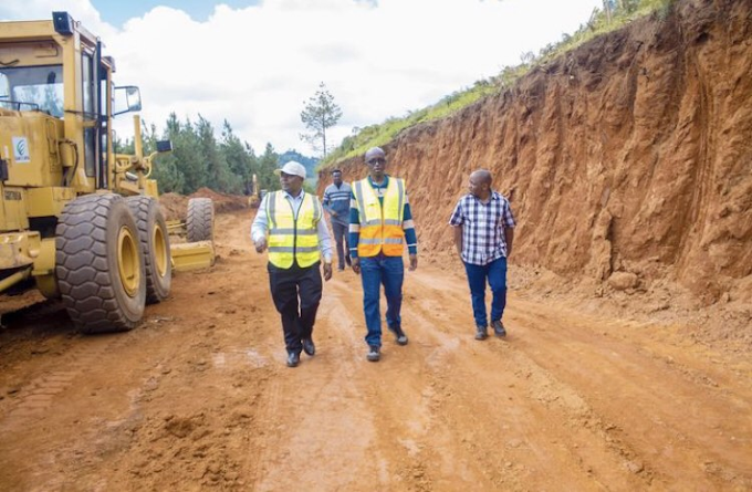  MHANDISI ROGATUS MATIVILA AKAGUA BARABARA ZA TARURA MKOANI IRINGA, AMSHUKURU  RAIS SAMIA