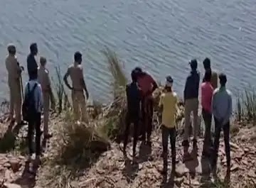 Agra News दुर्गा प्रतिमा विसर्जन करते समय पार्वती नदी में डूबकर 5 युवाओं की मृत्यु..