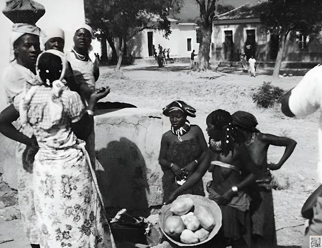 Algures em Angola no início da década de 1960  MMG_FOT_AA_019 Fotografia de Manuel Augusto Martins Gomes. Não usar fotografia sem referência ao seu autor Manuel Augusto Martins Gomes e sem link para as páginas:  https://manuelamartinsgomes.blogspot.com/ https://www.facebook.com/ManuelMartinsGomesMemorias https://www.instagram.com/manuelamartinsgomesmemorias/ Qualquer informação adicional é bem vinda.  Poderão contactar-me através do endereço de email: manuelamgomes20@gmail.com #anos60 #angola #manuelmartinsgomesmemorias #manuelamartinsgomesmemorias