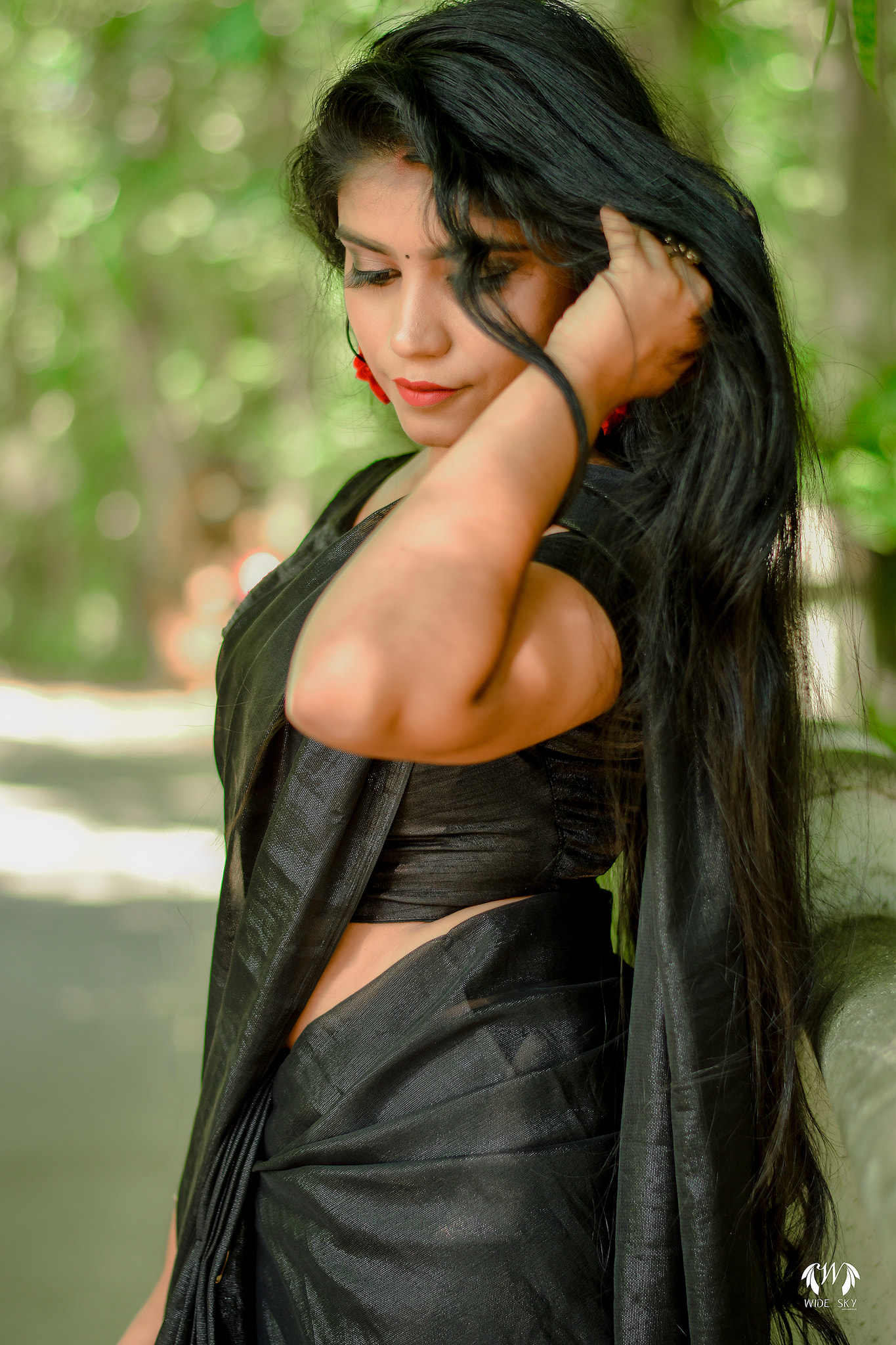 Sri Lankan Model Sashi Weerasingha photoshoot in Black  saree - 16PLUSLk.COM