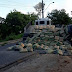 Acidente com carreta carregada de cimento interdita rodovia que dá acesso à Praia da Pipa 