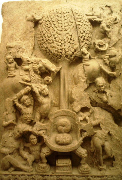 Imagen 869A | Una representación anicónica del asalto de Mara al Buda, siglo II d.C., aldea de Amaravathi, distrito de Guntur, India. | Anónimo / Atribución-Compartir igual 3.0 No exportado