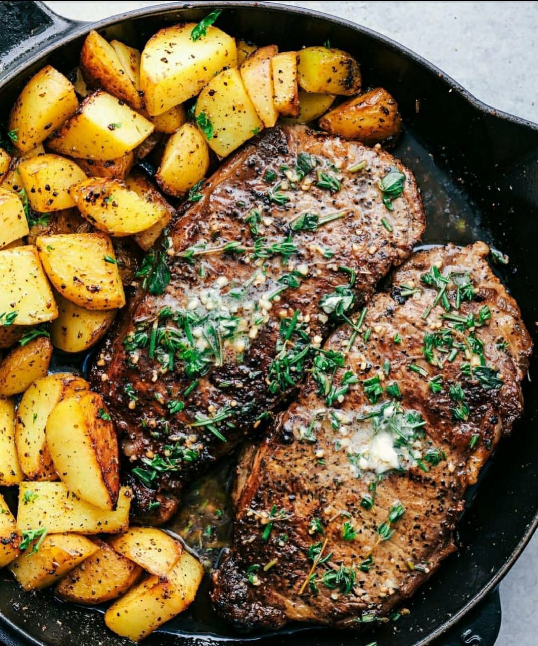 Skillet Garlic Butter Herb Steak and Potatoes  Beef steek nosret