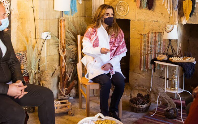 Queen Rania visited the Jordan Heritage Shop and Balqawi Wedding Experience