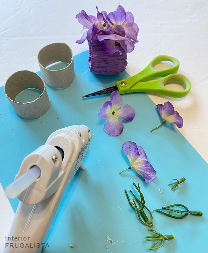 A quick and easy spring napkin ring craft.