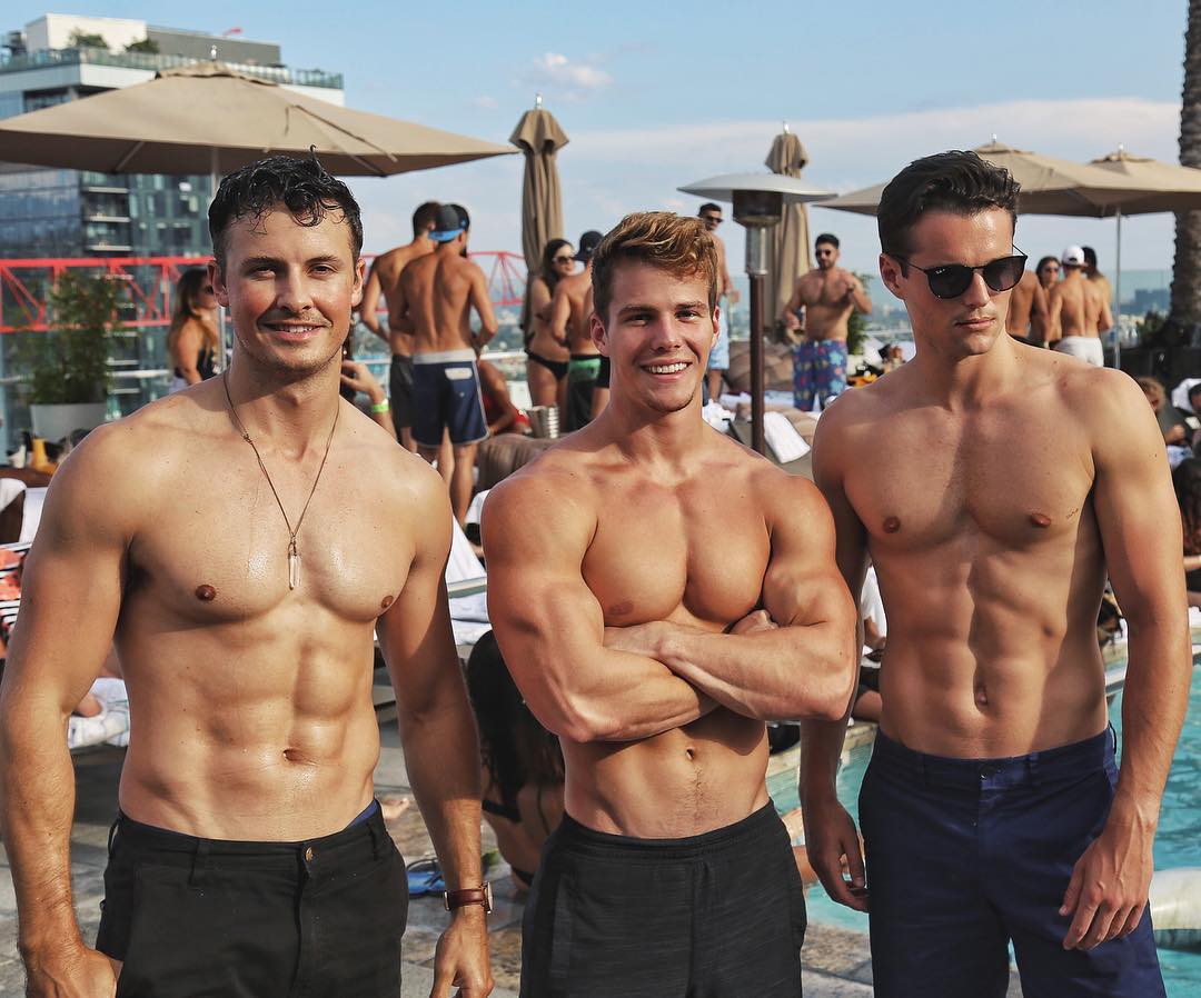 hot-shirtless-fit-guys-summer-pool-party
