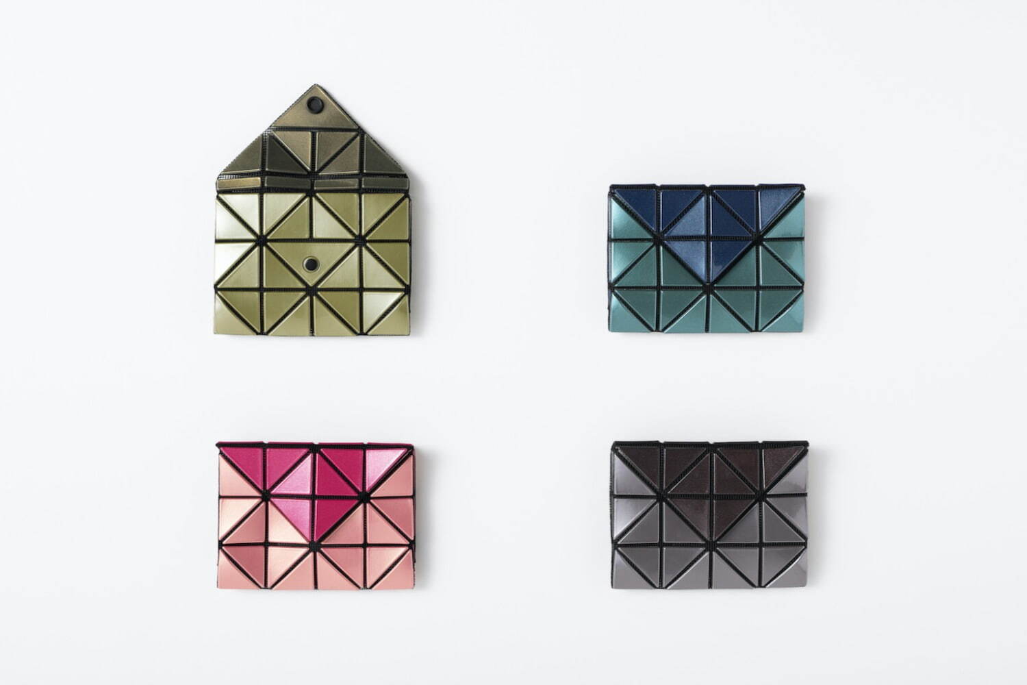 BAO BAO ISSEY MIYAKE January 2022 CARD WALLET W COLOR(H85×W115mm) 19,800円