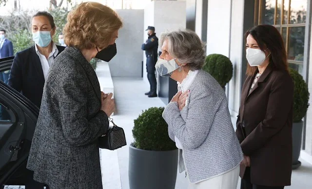 Queen Sofía attended the meeting of the Board of Trustees of the Inigo Alvarez de Toledo Renal Foundation