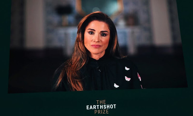 Queen Rania is a member of the Earthshot Prize Council. The Duke of Cambridge. Butterfly pattern navy blue shirt blouse by Ulla Popken