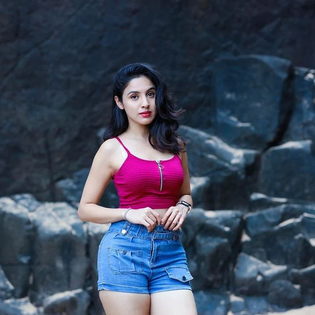 Priyanka kholgade hot and sexy looks | Priyanka kholgade latest photoshoot