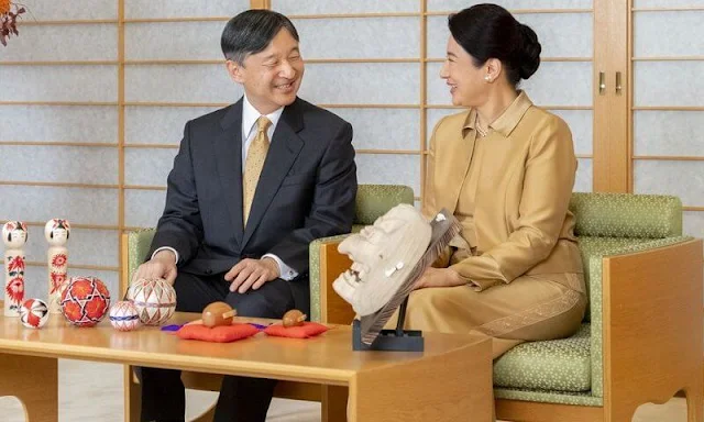 Emperor Naruhito, Princess Aiko, Emperor Akihito and Empress Michiko. Empress Masako wore a golden silk satin dress