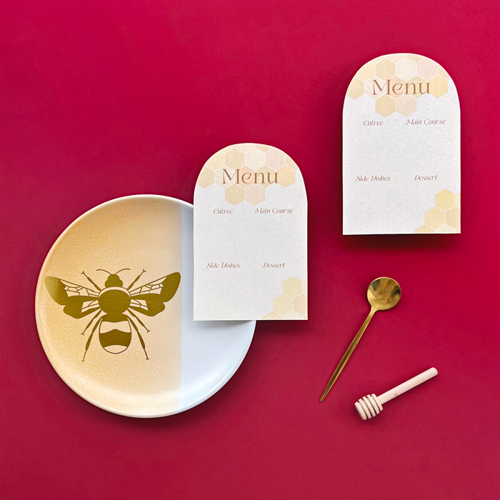 bee plate, menu card, arched, honey, golden spoon, hexagon, beehive