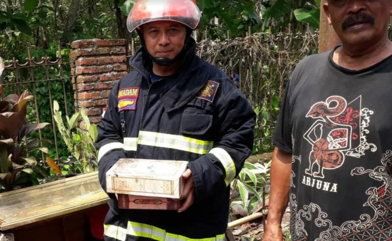 Masya Allah! Al-Quran Tak Tersentuh Api dalam Kebakaran Pabrik Rokok di Malang