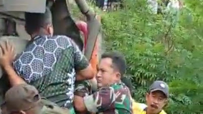    Kecelakaan Tunggal Dekat Mako Denharrahlad Kostrad, 13 Luka-luka dan 1 Korban Tewas