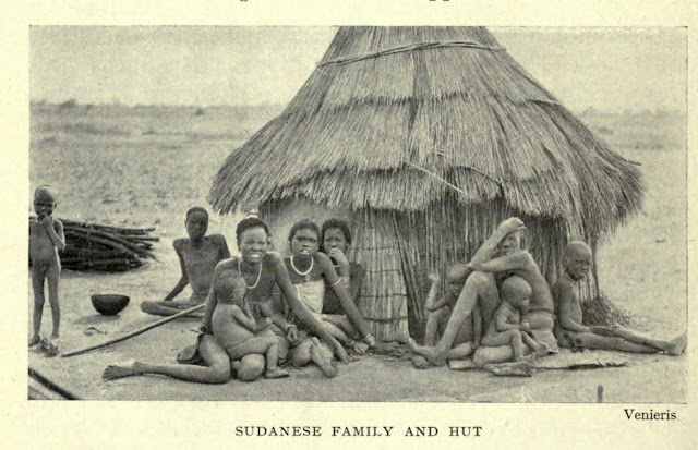 عائلة سودانية وكوخ