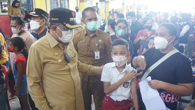 Richard Louhenapessy Apresiasi Nakes Ambon Pelaksana Vaksinasi Anak Usia 6 -11 Tahun.lelemuku.com.jpg