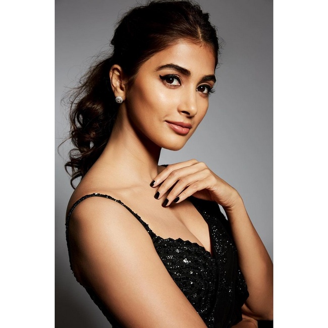 Pic Talk of the day: Actress Pooja Hegde Pretty Stills