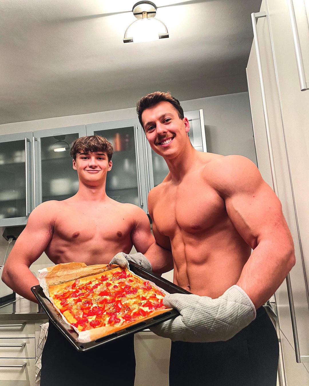 young-hot-shirtless-muscle-guys-smile-paul-unterleitner-baking-pizza