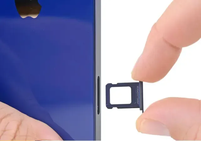 يُزعم أن Apple تستعد لأجهزة iPhone بدون فتحة بطاقة SIM بحلول سبتمبر 2022