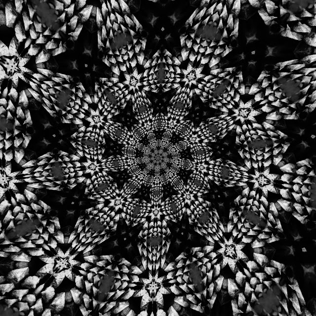 zoom circular Black and White patterns  free pictures