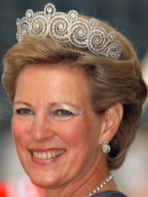 khedive egypt tiara crown princess margaret sweden diamond cartier queen anne marie greece