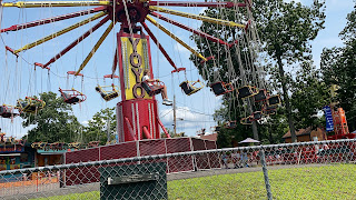 Quassy Amusement Park Yo-Yo Swing Ride