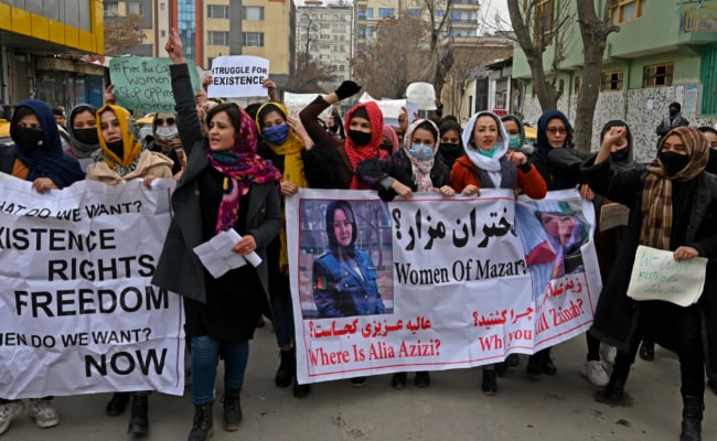 Mulheres ativistas estão desaparecendo no Afeganistão e Taleban nega participação
