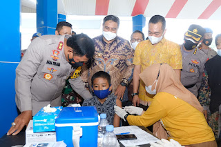 Vaksinasi Serentak Se Indonesia,  Kapolda Sulsel Hadiri Secara Virtual Di Kab. Maros