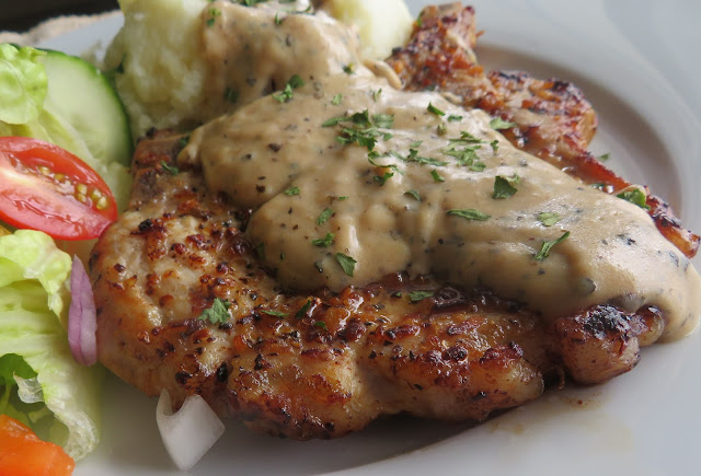 Pork Chops with Cream Gravy