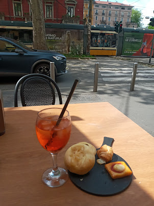 In Italy between 7 to 9 pm in the evening is " APERITIVO TIME".