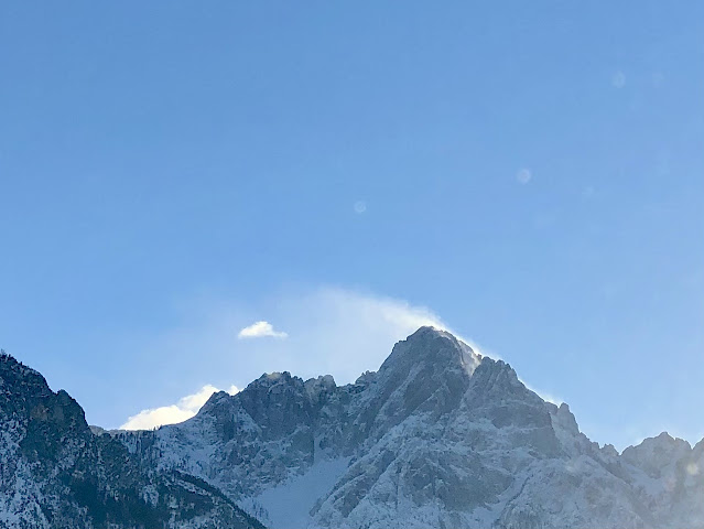 Schneefahnen kündigen bereits die Wetterverschlechterung an. Lienzer Dolomiten (Foto: 07.12.2021; (c) Thomas Zimmermann)