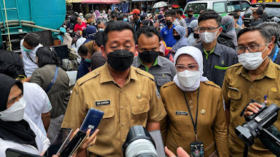 Pemkot Bandung Gelar Operasi Minyak Goreng Curah di Pasar Ciwastra