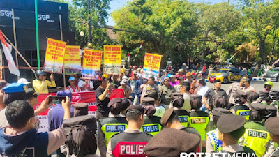 ATUR Gelar Aksi Demo, Ingatkan Wali Kota Pasuruan Soal Anggaran Proyek