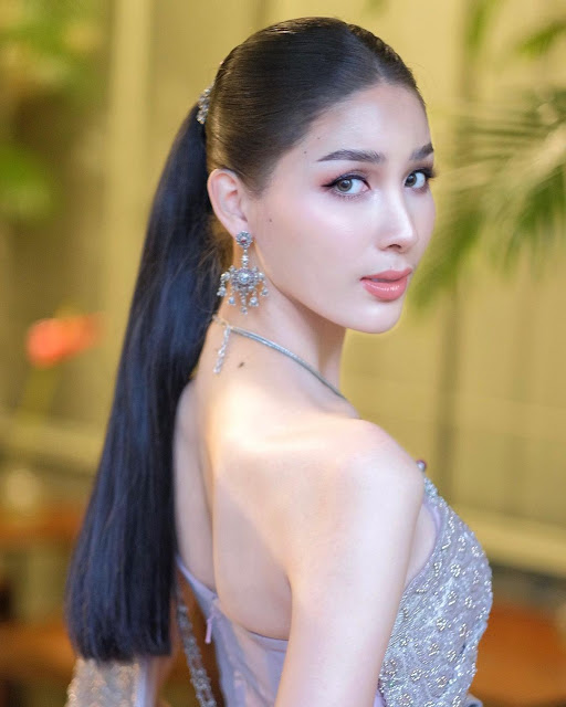 Tan Apasara – Most Beautiful Ladyboy in Thailand Traditional Dress Female