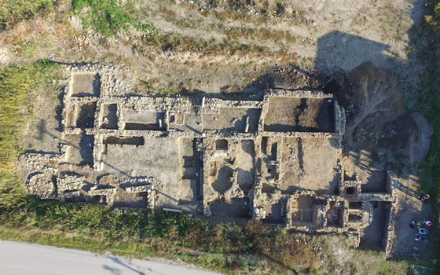 Αγρέπαυλη (3ος-6ος αι. μ.Χ.) στο Πολύχρονο, στη θέση όπου βρίσκονταν τα νεκροταφεία της αρχαίας πόλης Αιγή.